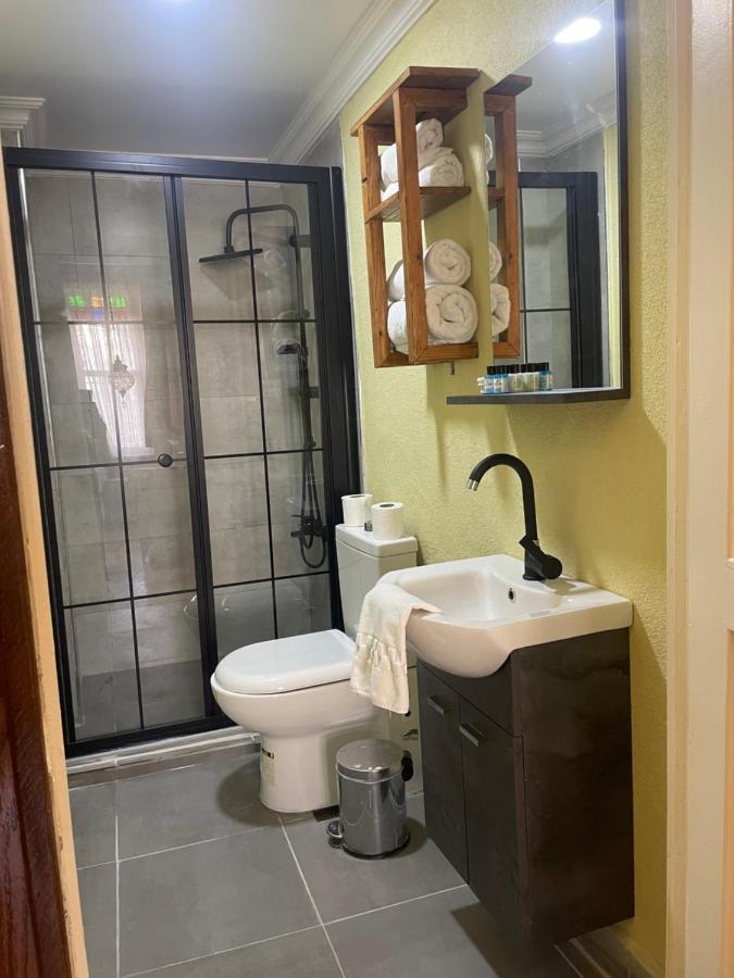 The Local Hostel & Guesthouse อิสตันบูล ภายนอก รูปภาพ