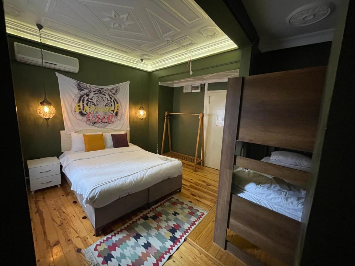 The Local Hostel & Guesthouse อิสตันบูล ภายนอก รูปภาพ