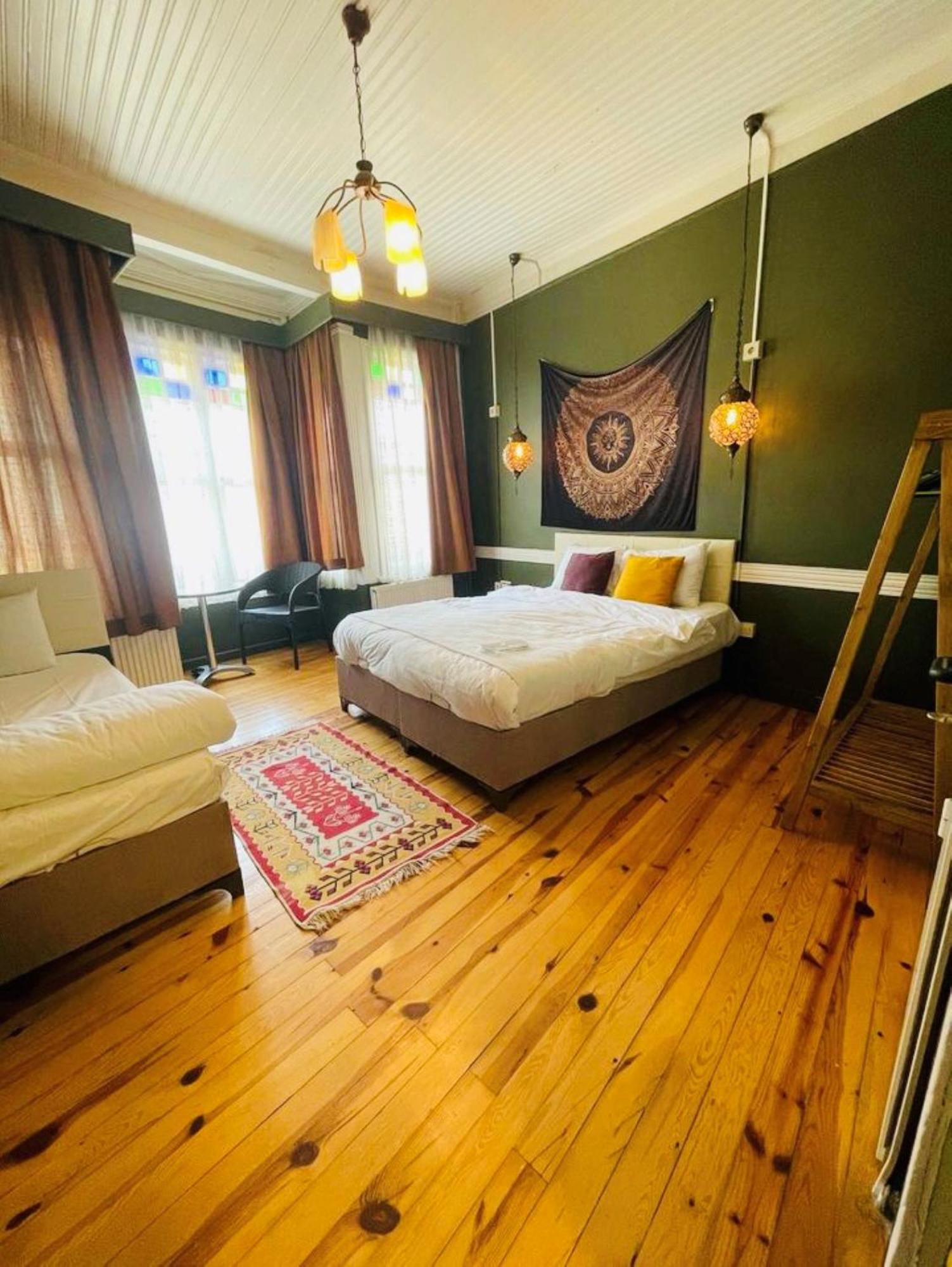 The Local Hostel & Guesthouse อิสตันบูล ภายนอก รูปภาพ